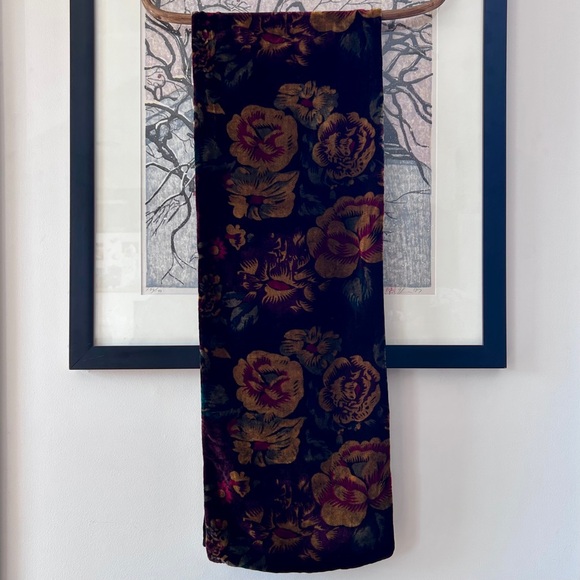 Gorgeous Velvet Floral Scarf - Picture 3 of 7